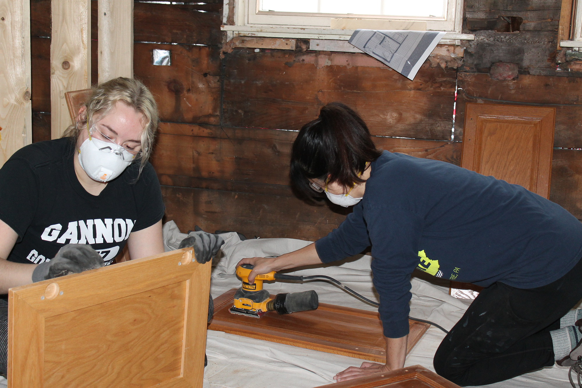 EEF_PP_Sanding_things_2_women